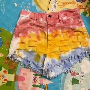Super cute tye dye booty shorts!